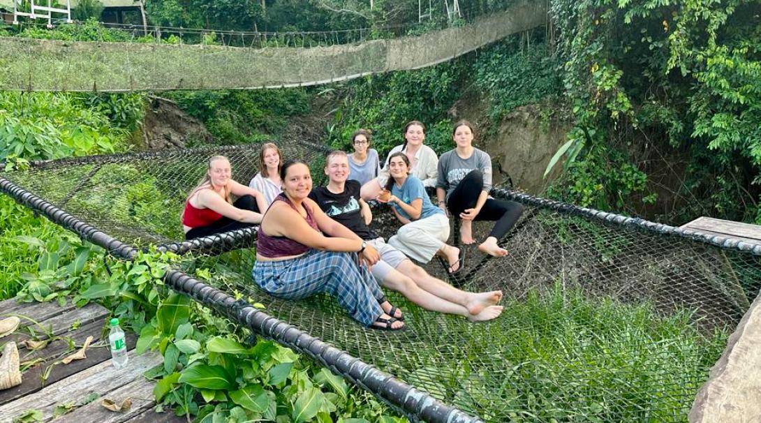 Rainforest volunteers in Peru