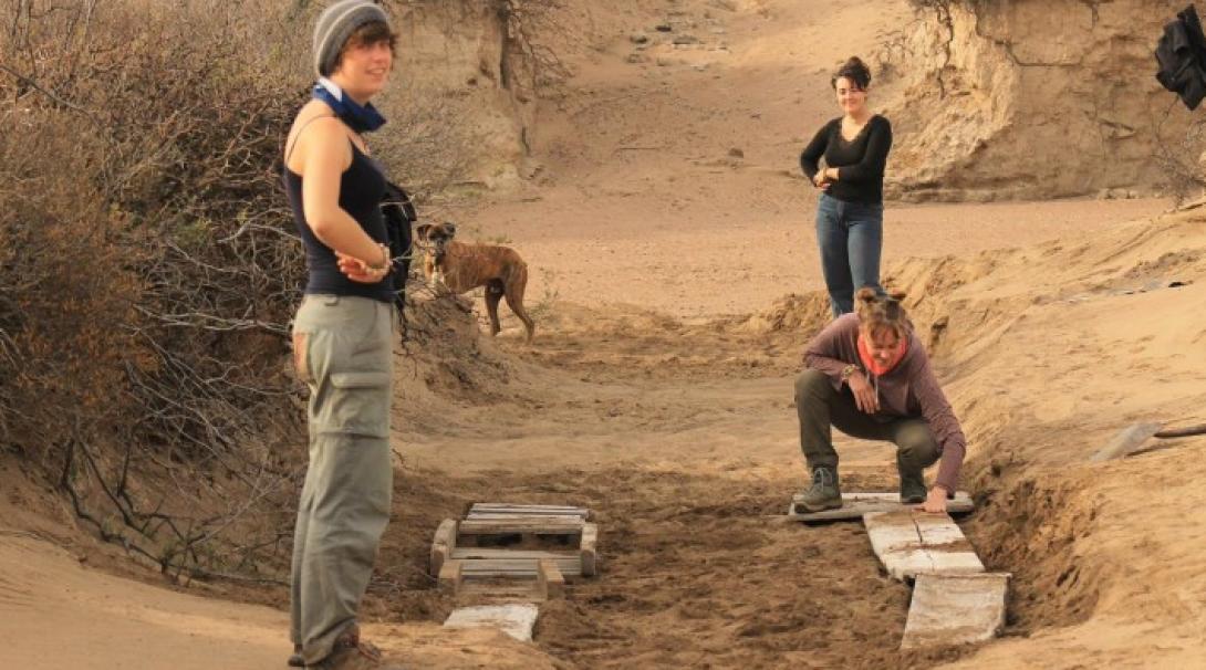 Volunteers learning building techniques in Patagonia