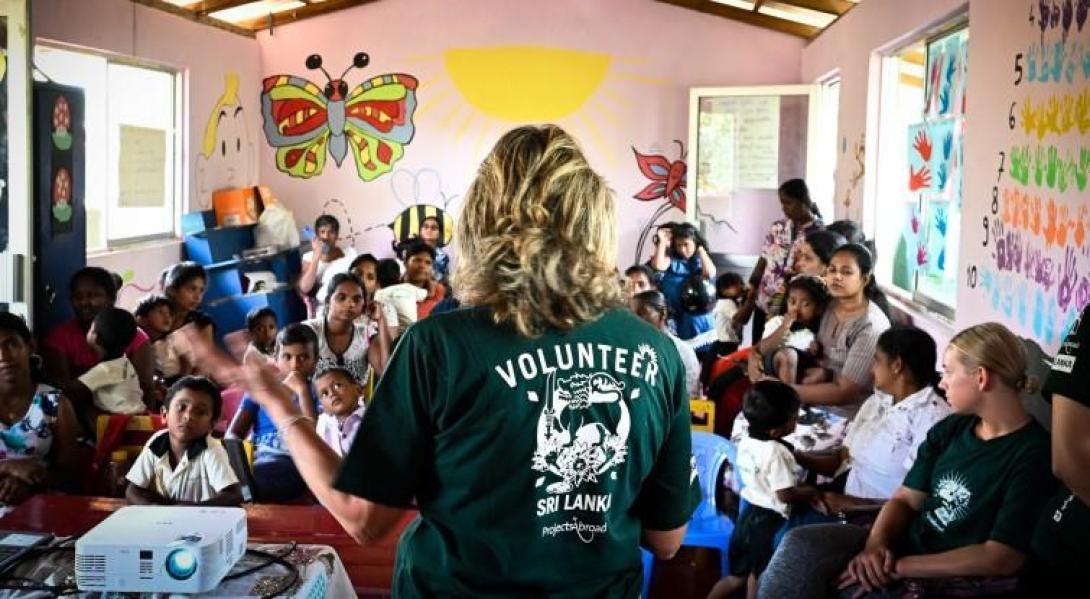 Volunteers teach about the environment