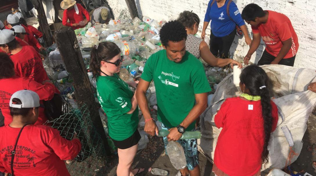 Projects Abroad High School Special Conservation volunteers helping with beach clean-ups on the beaches of Mexico.