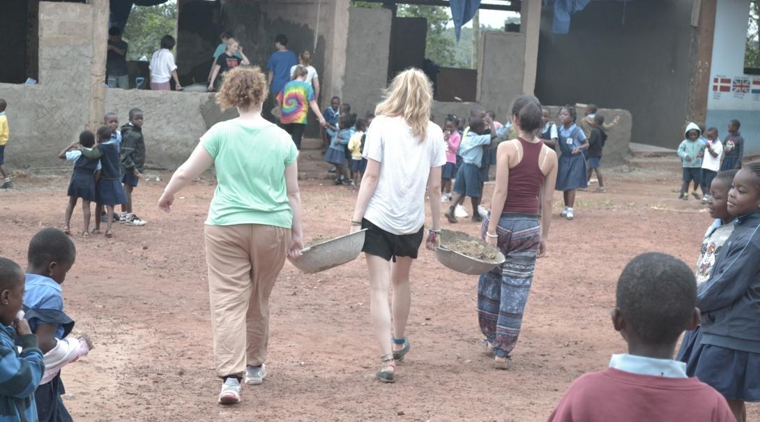 Projects Abroad volunteers working with children in Ghana team up to do renovations at a daycare centre in a rural village.