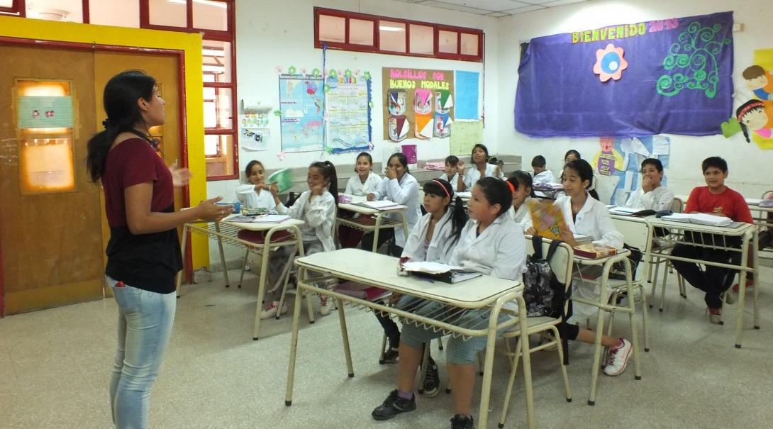 Children listen as a Projects Abroad Medicine intern teaches them about how to prevent common diseases in Argentina. 