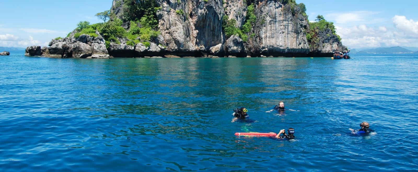 Projects Abroad volunteers go diving as part of our Conservation Project in Thailand for teens