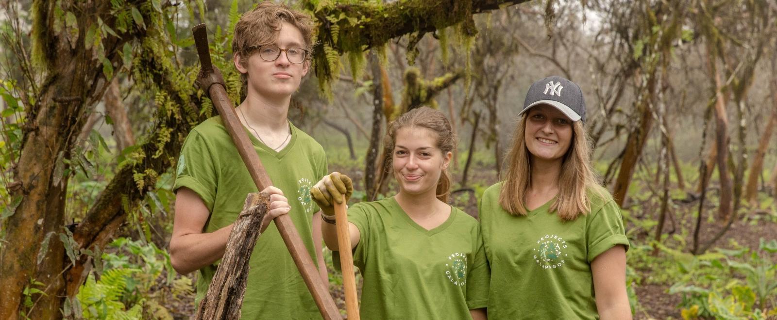 Volunteers work with children and help protect the environment in Ecuador on our project for teenagers