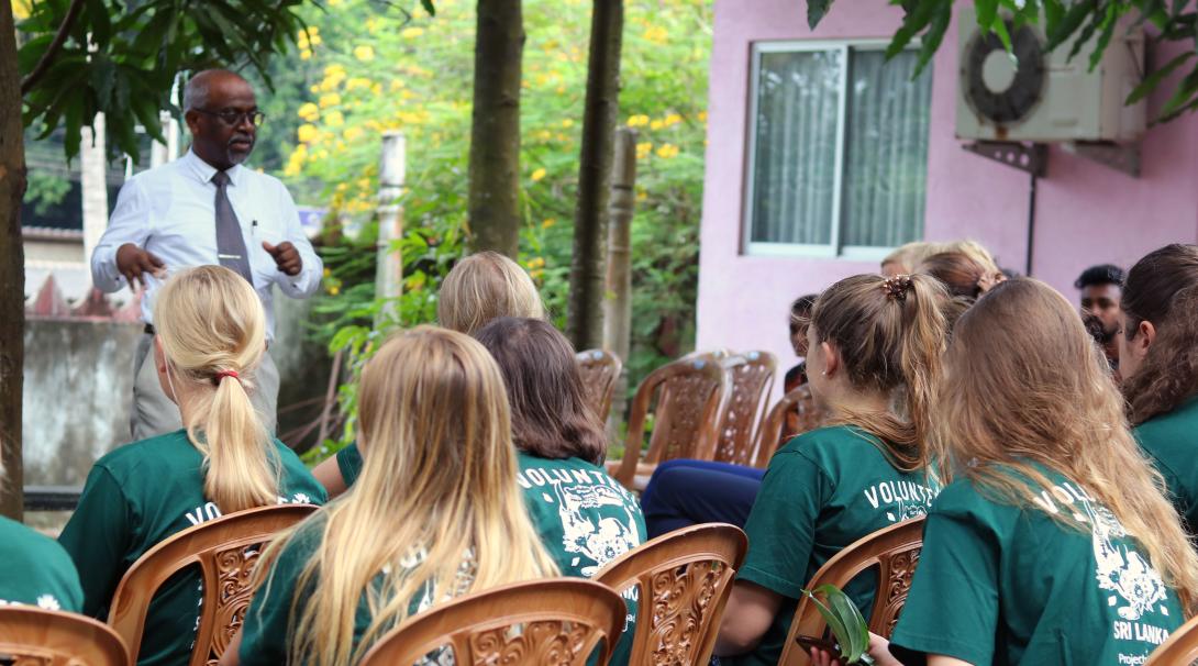 Volunteers prepare for a workshop during their volunteer project abroad