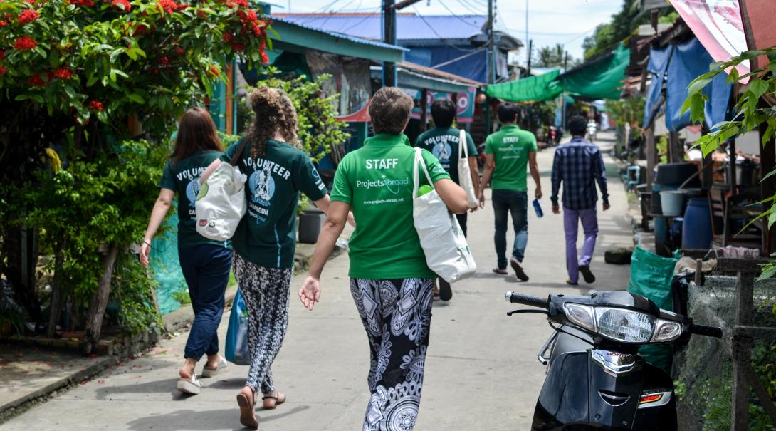  High School Special volunteers go sightseeing during their Care & Community project in Cambodia.