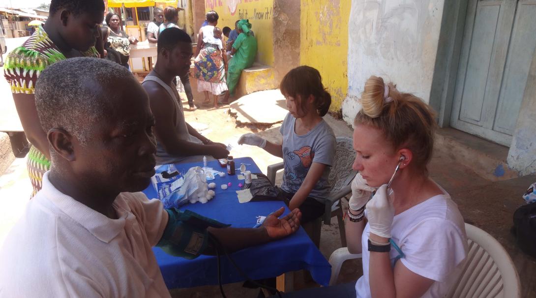 Projects Abroad High School Medicine volunteers work in a medical outreach during their medical internship for teenagers in Ghana.