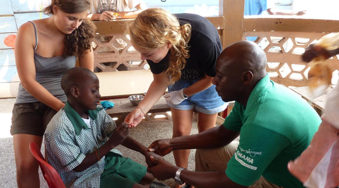 Projects Abroad High School volunteers help doctor in Ghana during their Medical Internship for teenagers.