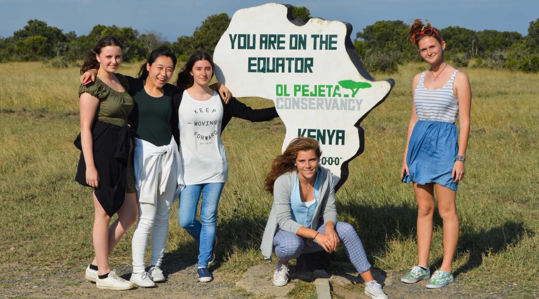 A group of teenage volunteers explore Kenya in a weekend trip during their medical internship with Projects Abroad.