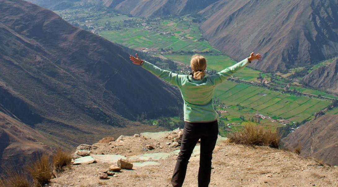 A solo female traveller in the mountains