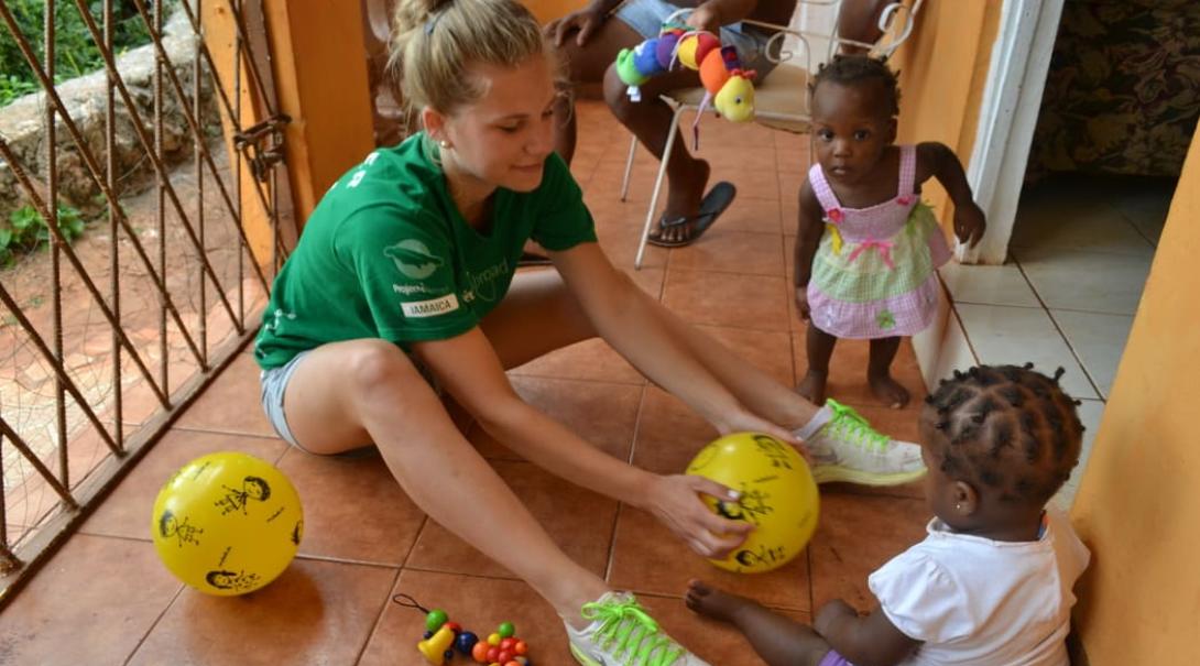 Spring break volunteer playing with children in Jamaica